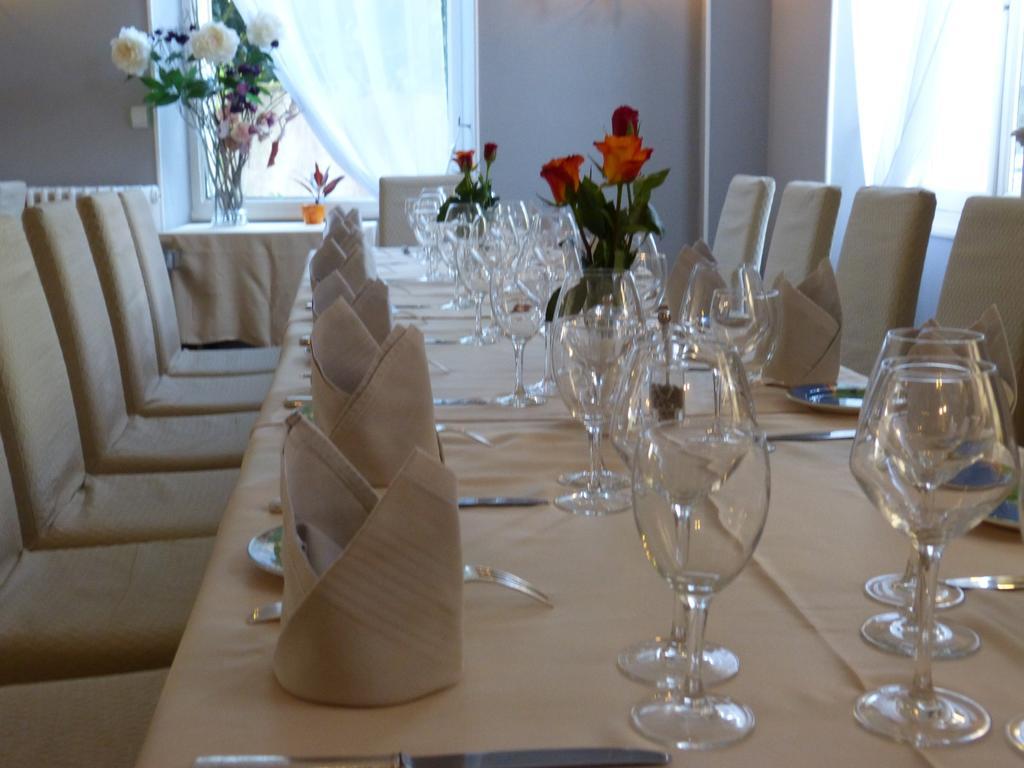 Hotel Restaurant "Le Relais" Куртоне Екстериор снимка