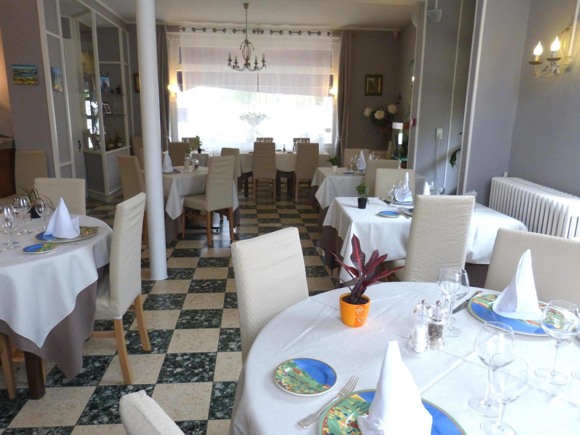 Hotel Restaurant "Le Relais" Куртоне Екстериор снимка