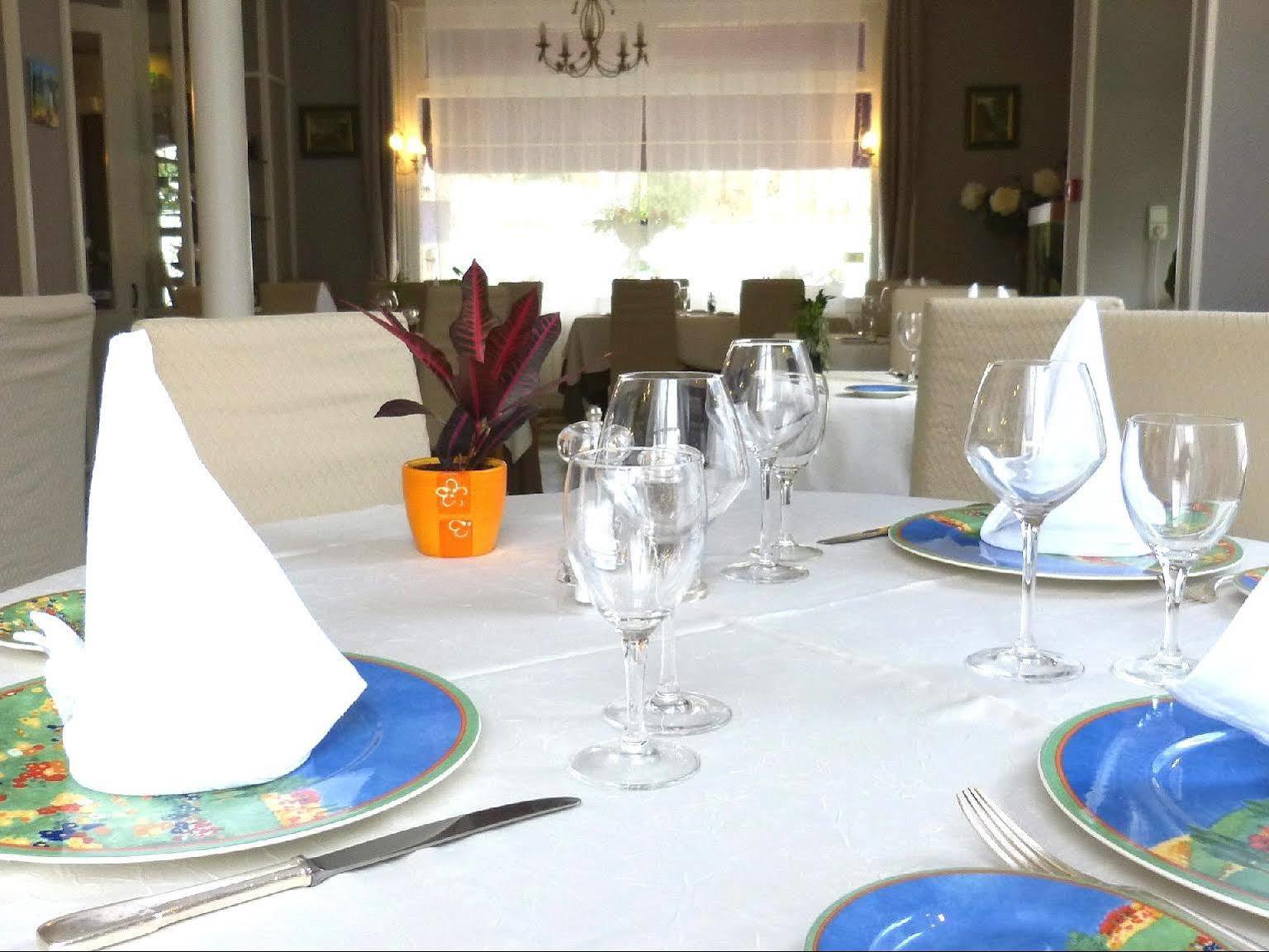 Hotel Restaurant "Le Relais" Куртоне Екстериор снимка